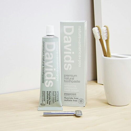 【追跡可能海外メール便】 Davids Natural Toothpaste 140g 歯磨き粉 ホワイトニング フッ素無添加 ミント味