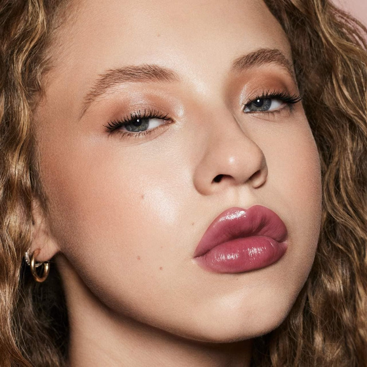 【追跡可能海外メール便】Fenty Beauty フェンティビューティー Gloss Bomb Stix High-Shine Gloss Stick (Riri - rose mauve) 0.12oz 3.6g グロスボム スティックス ハイシャイン グロススティック リリ