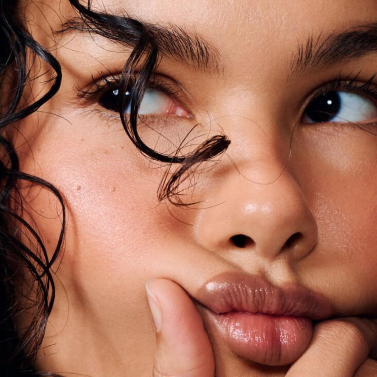 【追跡可能海外メール便】rhode ロード ペプチドリップ シェイプ twist - warm taupe 0.75 g / 0.026 oz. ヘイリービーバー 海外コスメ 海外セレブ