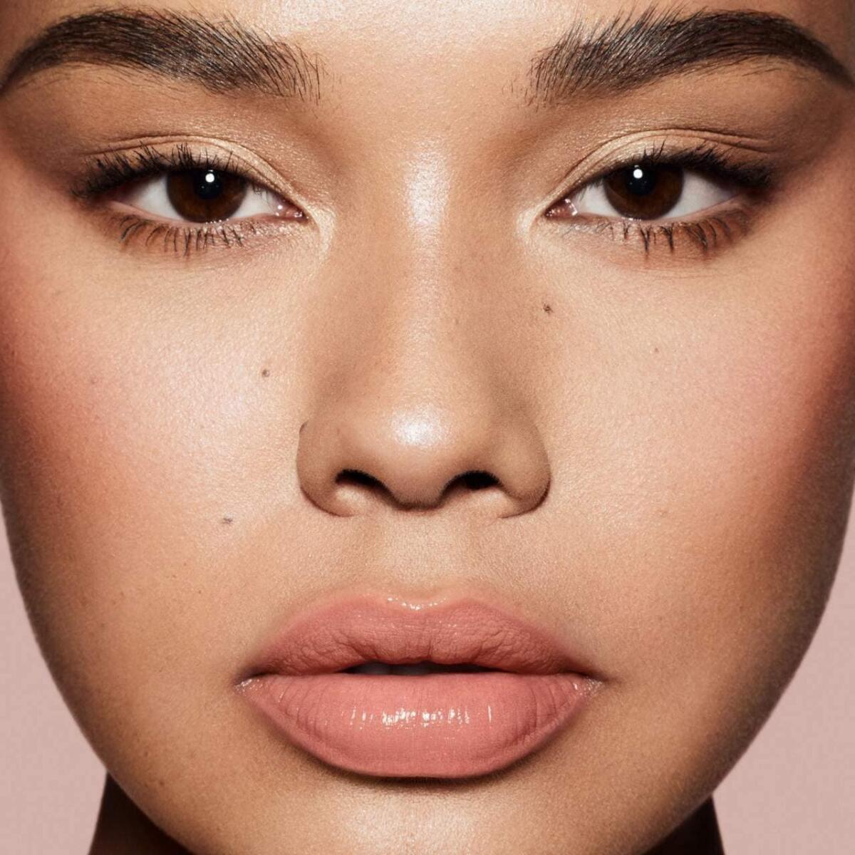 【追跡可能海外メール便】Fenty Beauty フェンティビューティー Gloss Bomb Stix High-Shine Gloss Stick (Two’Lip Kiss - light peach) 0.12oz 3.6g グロスボム スティックス ハイシャイン グロススティック トゥーリップキス ライトピーチ グロス 口紅