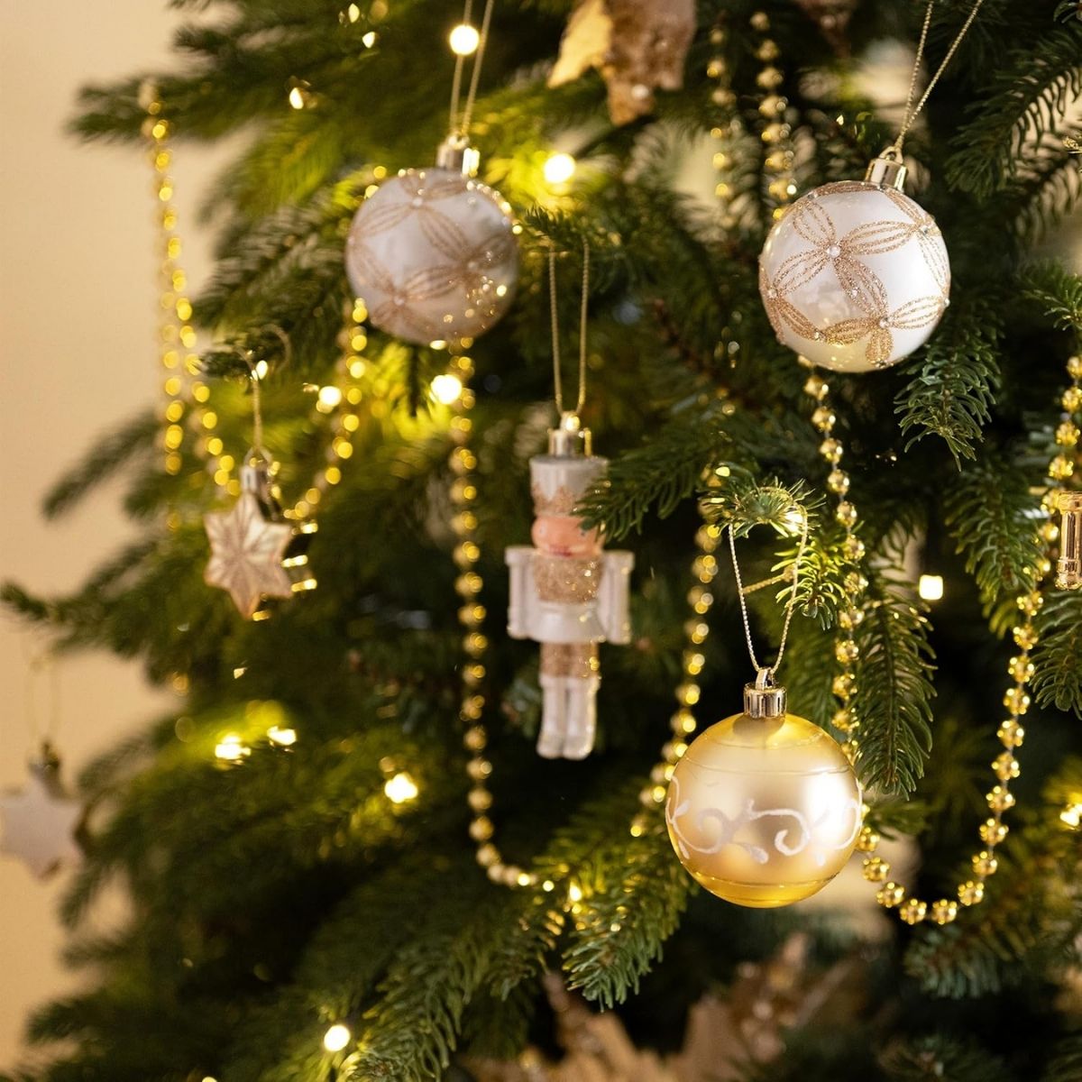 【エクスプレス便】Valery Madelyn クリスマスツリー オーナメントセット 50個入り ホワイト&ゴールド Valery Madelyn Christmas Tree Ornaments Set 50ct White Gold Xmas Holiday Wedding Decor くるみ割り人形 割れにくい ホリデー