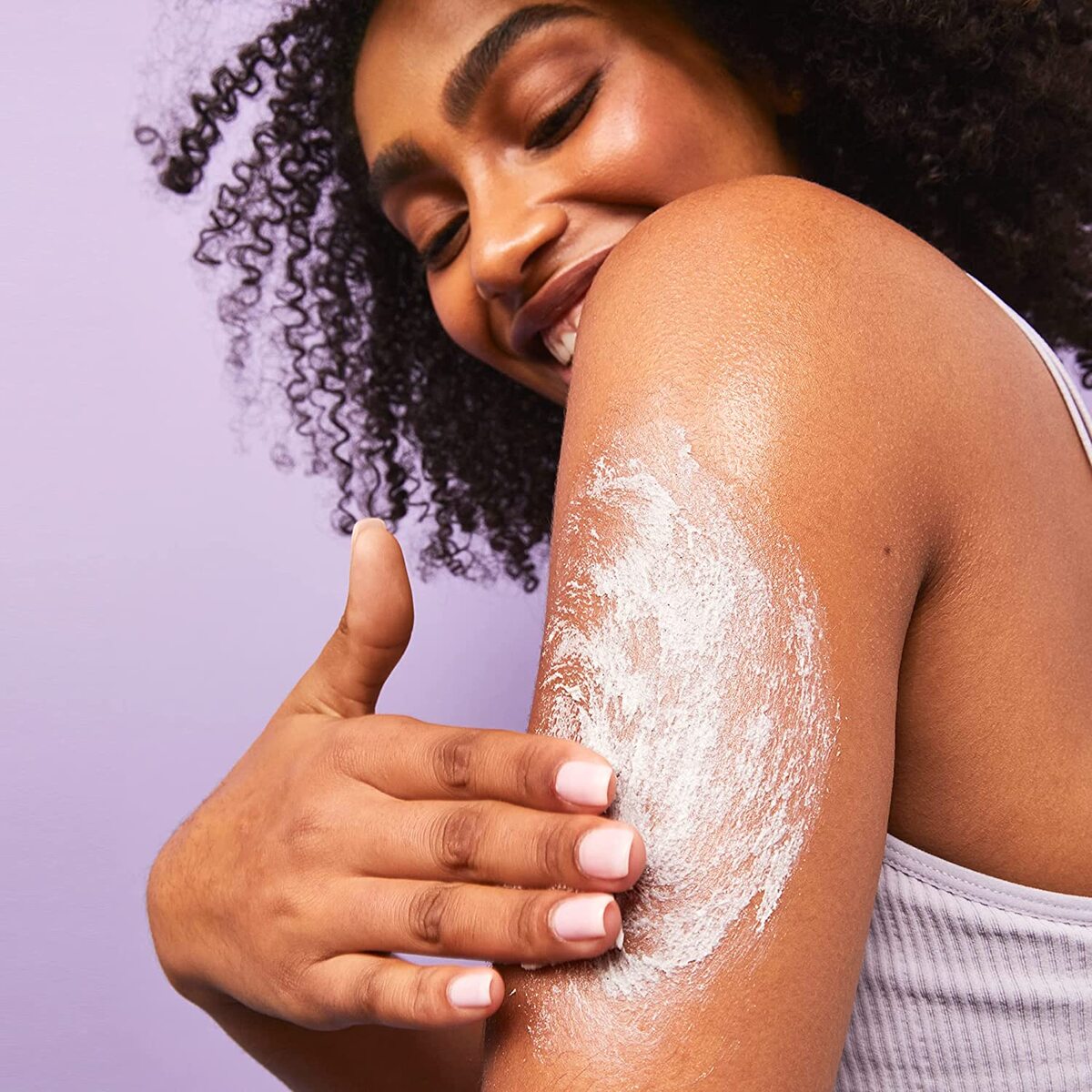 【エクスプレス便】First Aid Beauty KP Bump Eraser Body Scrub Exfoliant for Keratosis Pilaris with 10% AHA 4 ozファーストエイドビューティー 114g 肌のプツプツ解消ボディースクラブ 毛孔性苔癬改善 スクラブ スキンケア 美容