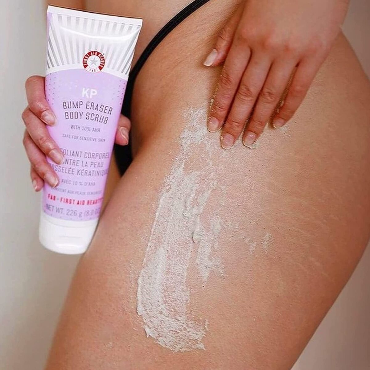 【エクスプレス便】First Aid Beauty KP Bump Eraser Body Scrub Exfoliant for Keratosis Pilaris with 10% AHA 8 ozファーストエイドビューティー 226g 肌のプツプツ解消ボディースクラブ 毛孔性苔癬改善 スクラブ スキンケア 美容