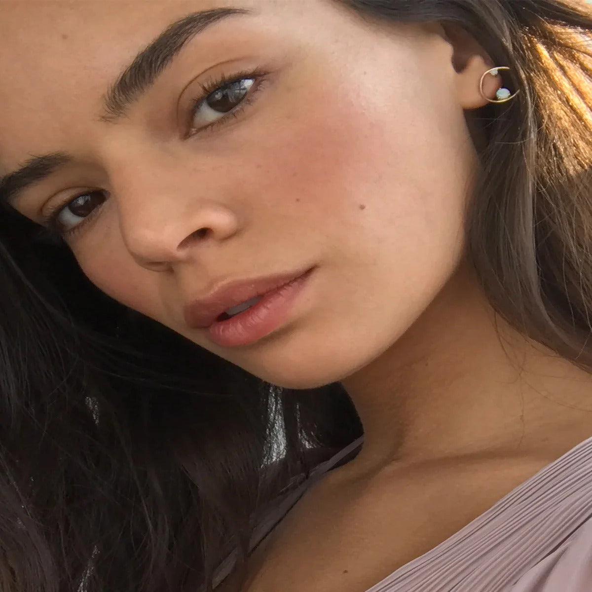 【追跡可能海外メール便】Glossier Dusk Cloud Paint seamless cheek color 0.33 fl oz / 10 ml グロッシアー ダスク クラウドペイント シームレスチークカラー メイク