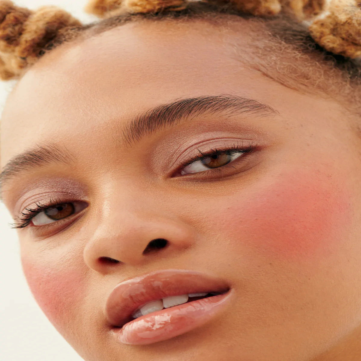 【追跡可能海外メール便】Glossier Spark Cloud Paint seamless cheek color 0.33 fl oz / 10 ml グロッシアー スパーク クラウドペイント シームレスチークカラー メイク