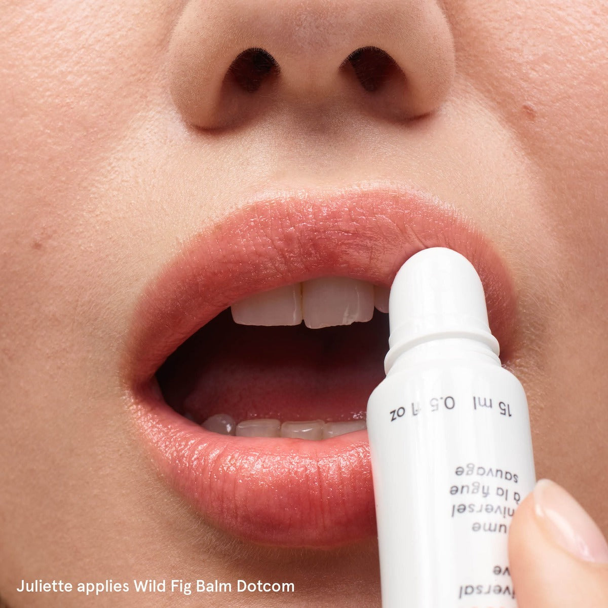 【追跡可能海外メール便】Glossier Wild Fig Balm Dotcom 0.5 fl oz / 15 ml グロッシアー ワイルドフィグ バーム ドットコム