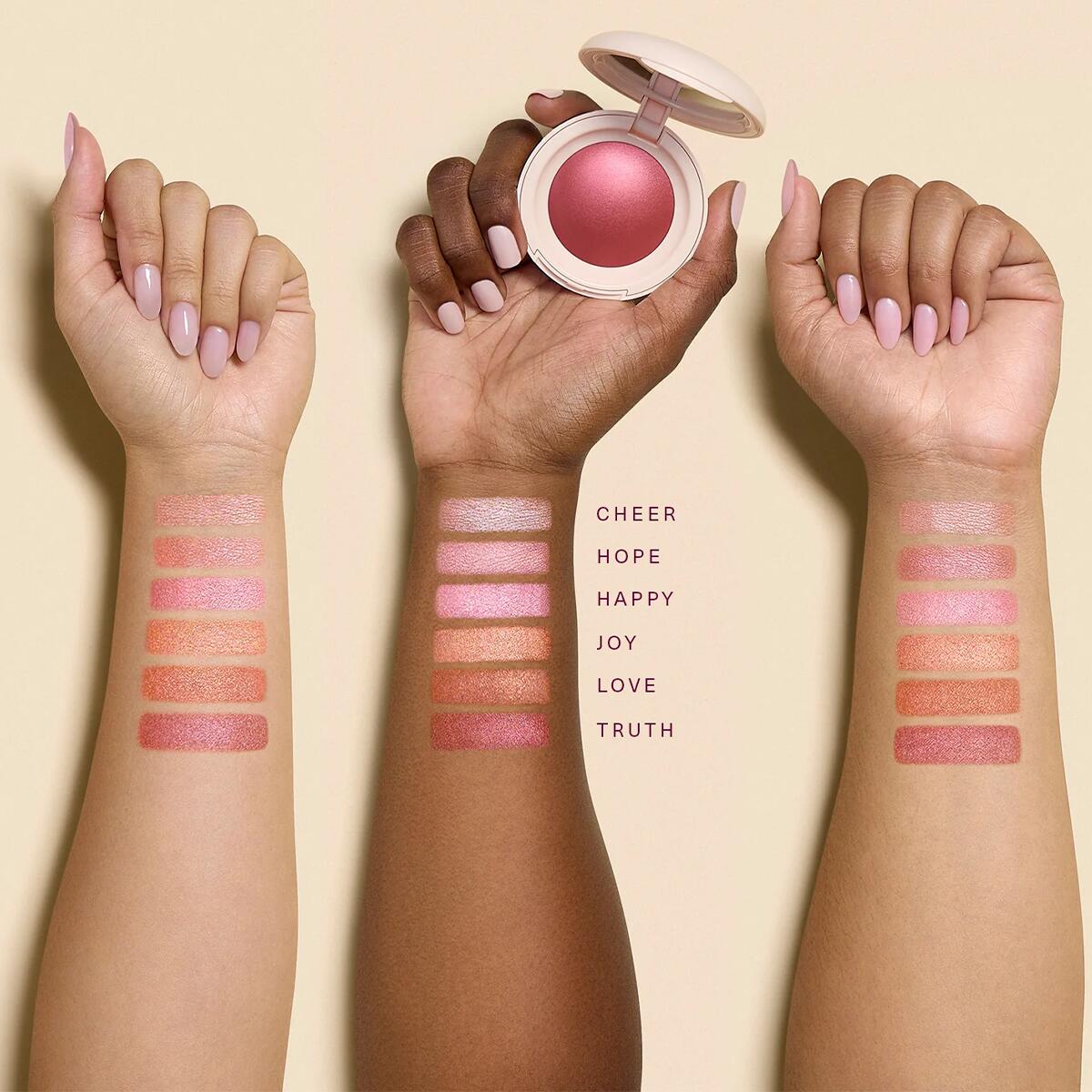 【エクスプレス便】Rare Beauty レアビューティー by Selena Gomez Soft Pinch Luminous Powder Blush (Cheer - Light warm pink)  ソフトピンチ ルミナス パウダー ブラッシュ チーク チア― ライトピンク