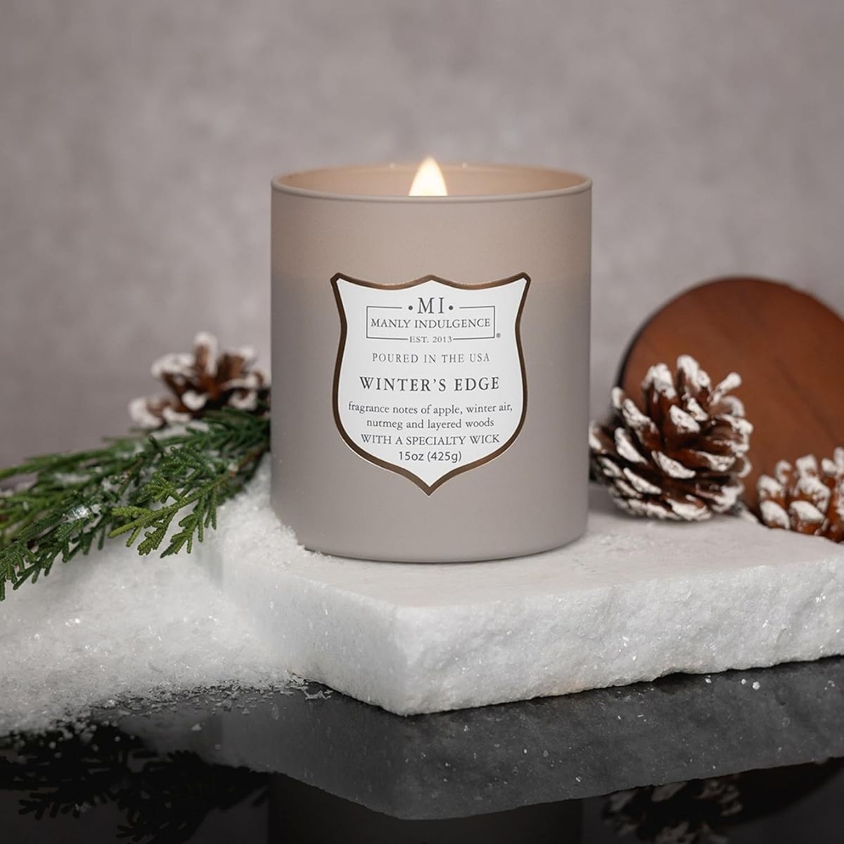 【エクスプレス便】Manly Indulgence  ウッドウィック キャンドル ウィンターズエッジ 425g Manly Indulgence Winters Edge Scented Candles for Men Wooden Wick 15 oz ウッディ スパイシー 男性向け ギフト 上質 落ち着いた香り