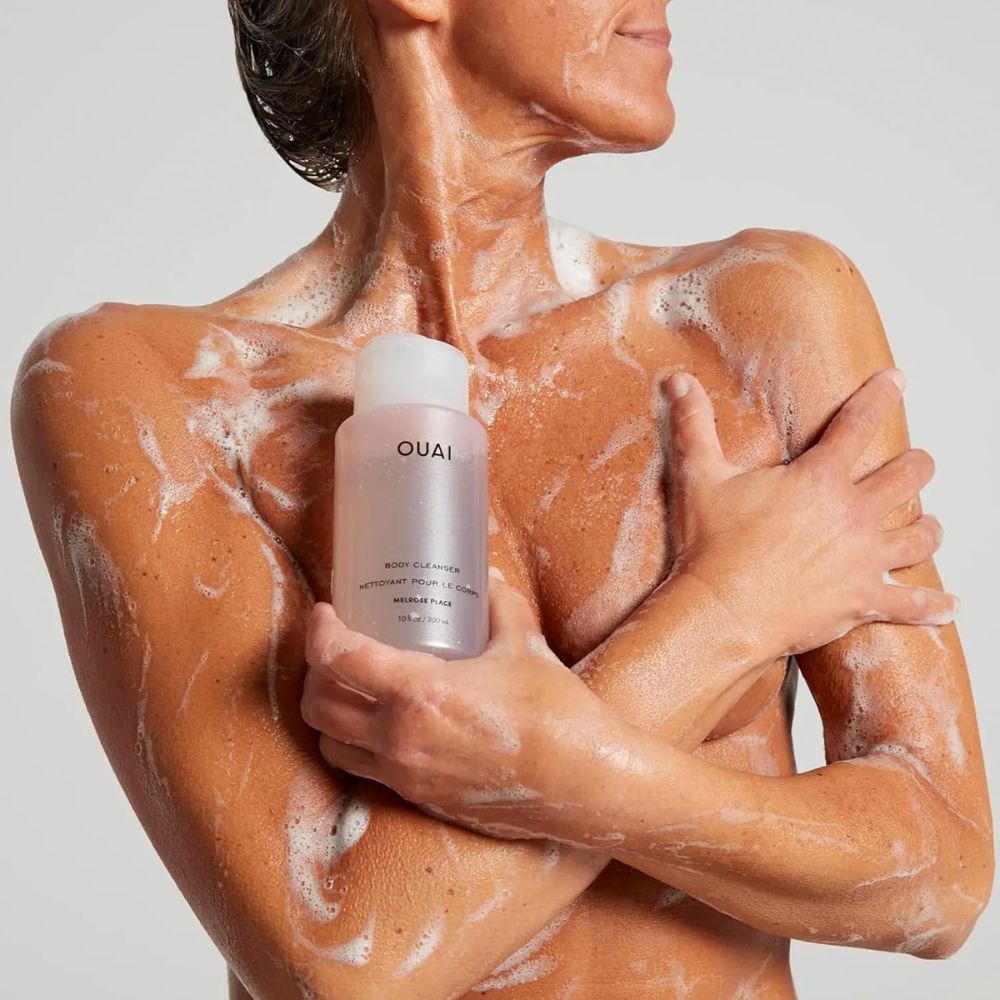 【エクスプレス便】OUAI ボディウォッシュ メルローズプレイス 300ml ウェ Body Cleanser Melrose Place 10 Fl Oz  ホホバオイル ローズヒップオイル 配合 保湿 乾燥 フローラルの香り