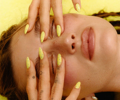 【追跡可能海外メール便】rhode  ロード　リップ　ティント　lemontini - shimmery sheer gold　10ml / .3 fl oz　ヘイリービーバー　海外コスメ　海外セレブ